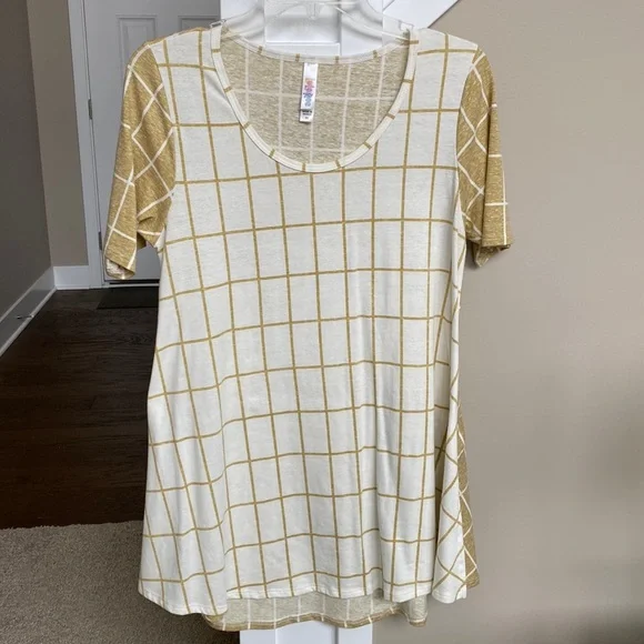 LulaRoe windowpane Perfect T - Picture 2 of 7